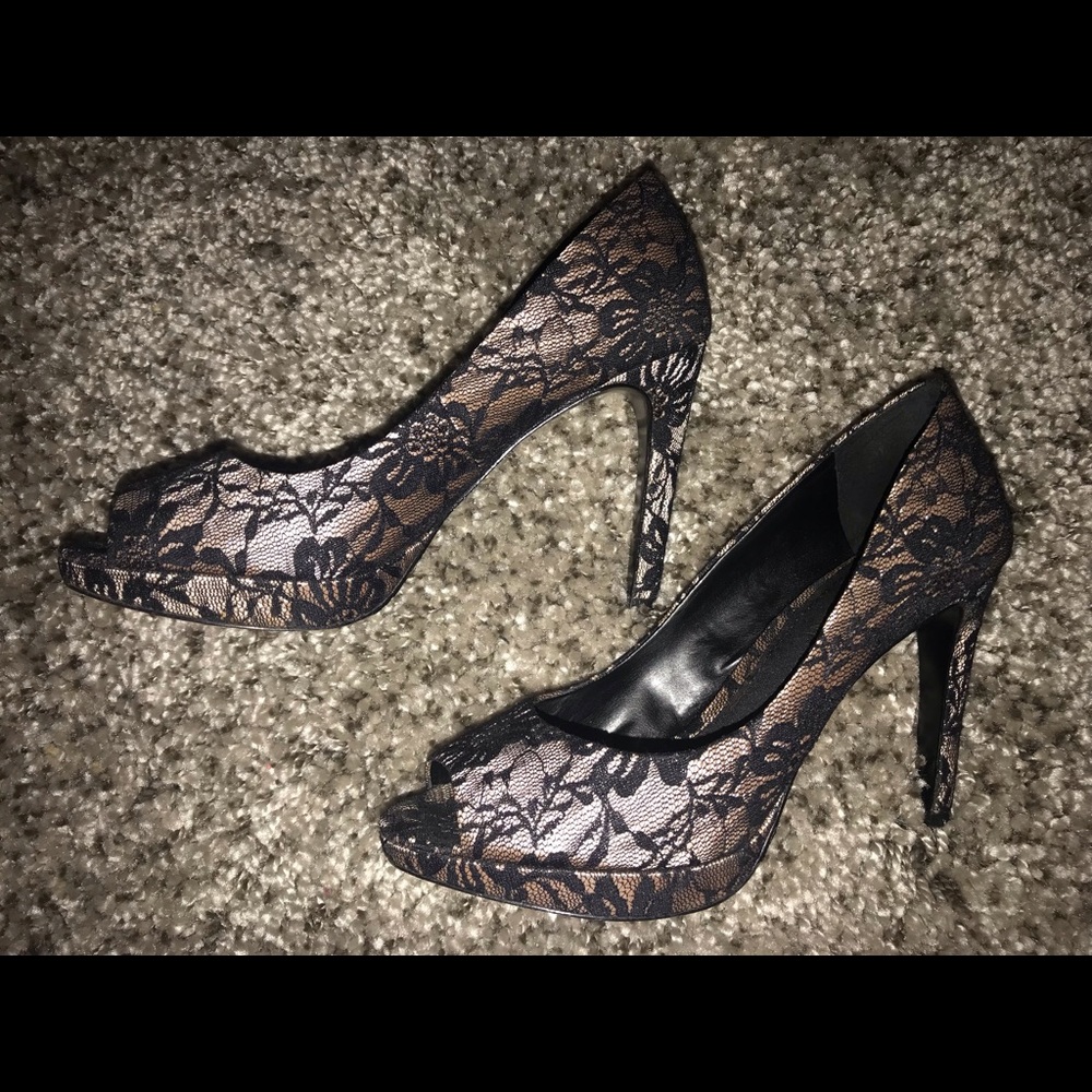 Gianni Bini Lace Pumps